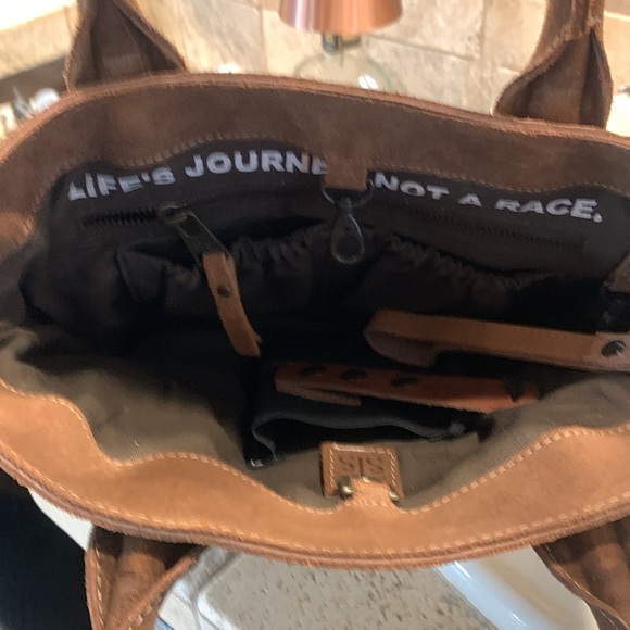 STS Ranchwear Women's Cowhide Saddle Tramp tote (3). Tags are not included - Picture 5 of 6